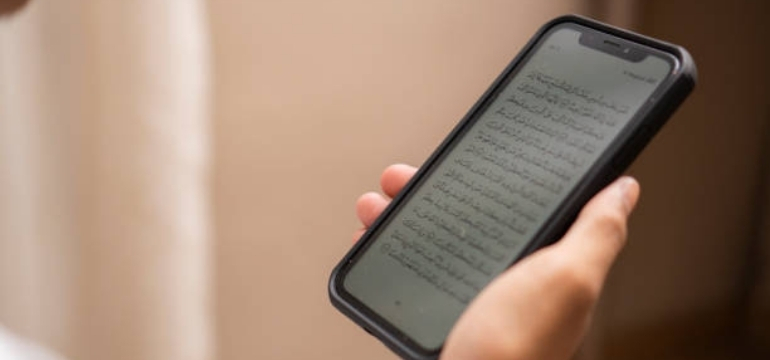 Al-Qur’an Sudah Digital, Ibadah Jadi Ringan atau Justru Kita Makin Lalai?