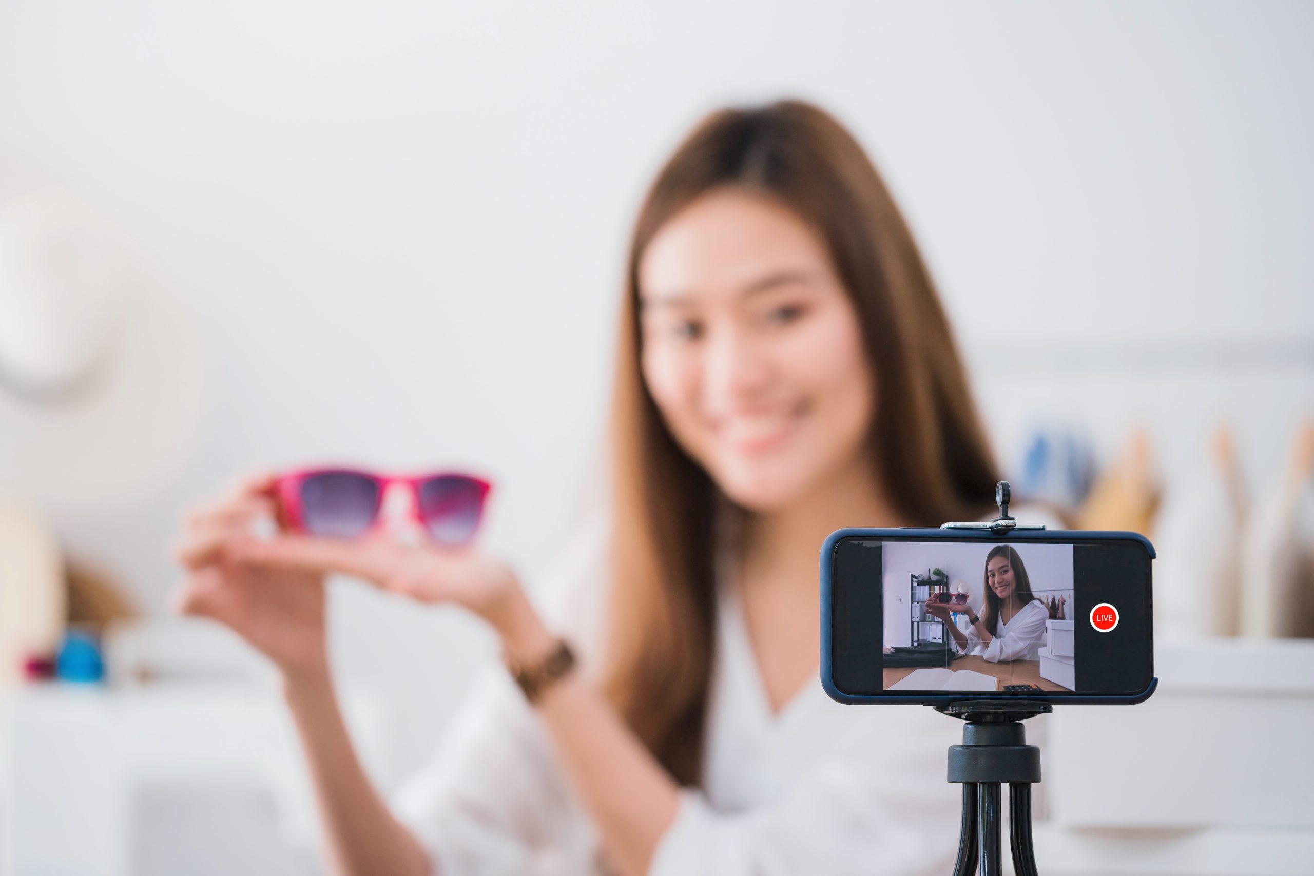 Review Produk oleh Blogger: Strategi Efektif Meningkatkan Kepercayaan dan Penjualan di Era Digital