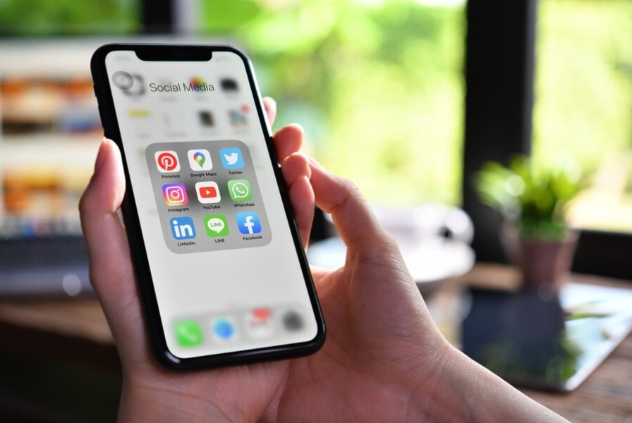 Jasa Komen Sosmed Profesional untuk Instagram, TikTok, YouTube, dan Twitter